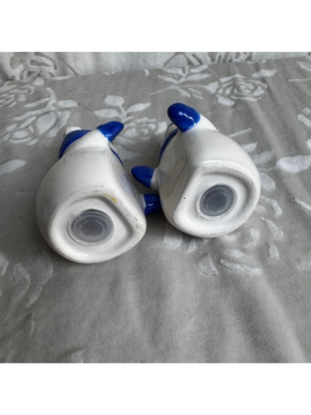 Hugging Snowman Ceramic Salt & Pepper Shaker Set Winter Kitchen Decor Tassel - Picture 4 of 8